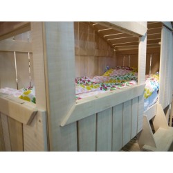 Lit enfant Cabane en bois avec escalier