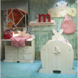 Lit de bébé original en forme de lapin