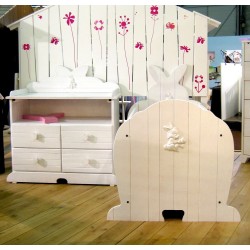 Lit de bébé original en forme de lapin