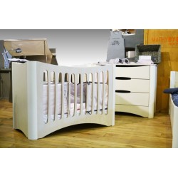 Lit bébé en bois - déco chambre bébé