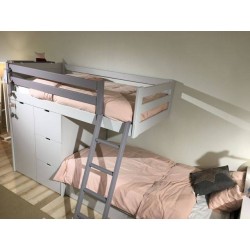 Lits superposés en forme de train en bois massif