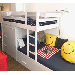 Lits superposés en forme de train en bois massif